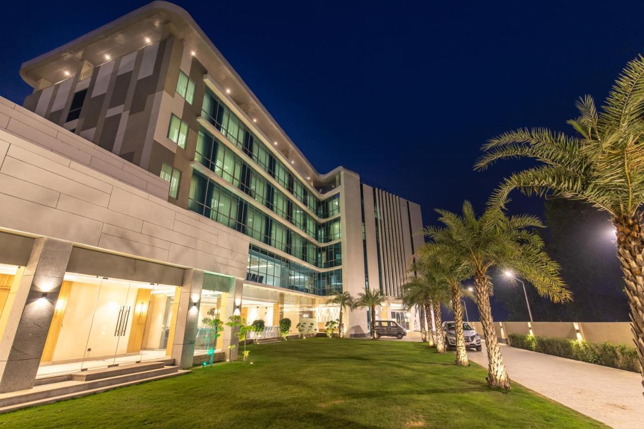 Hotel Siraichuli 치트완 외부 사진