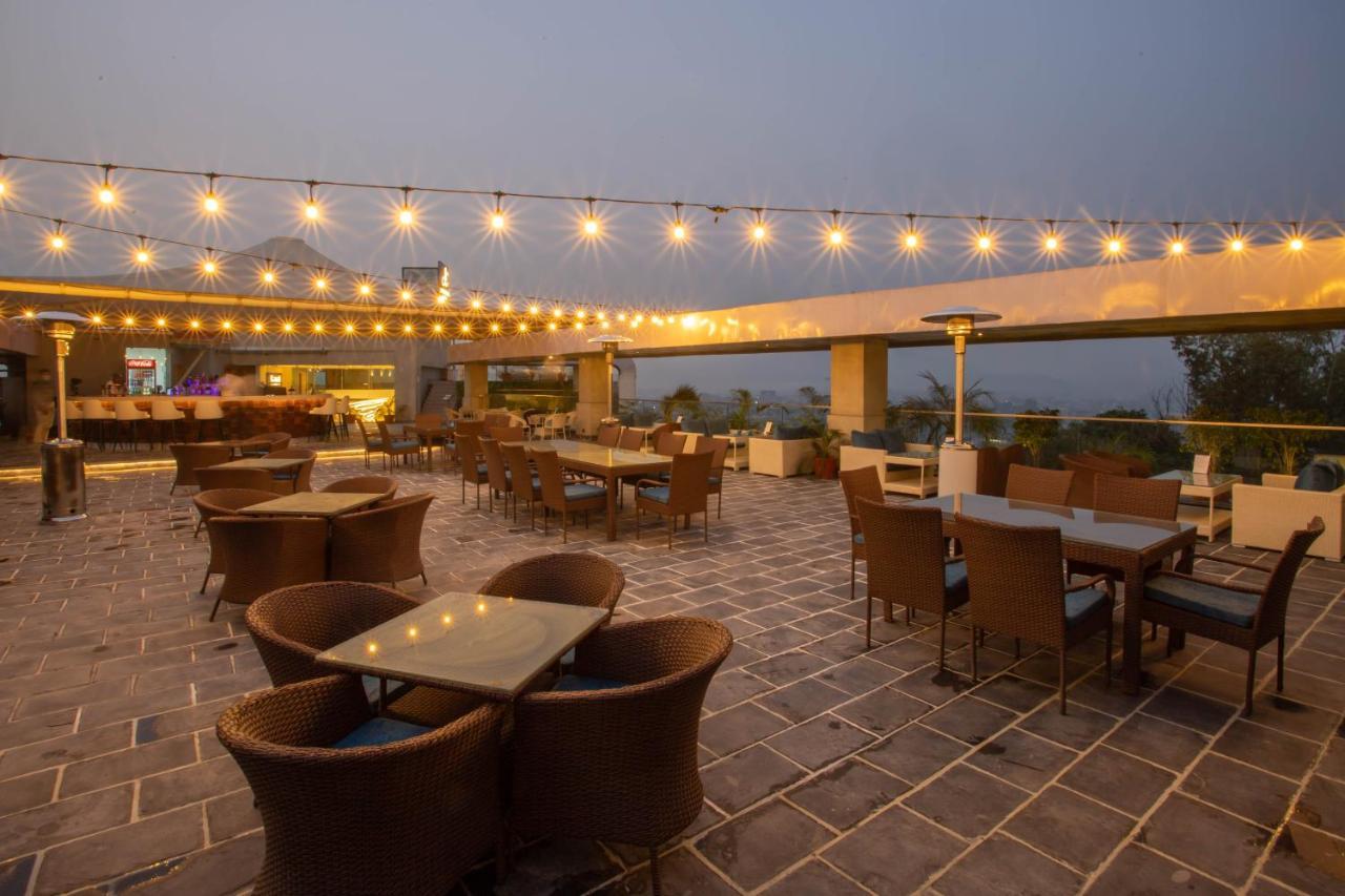 Hotel Siraichuli 치트완 외부 사진