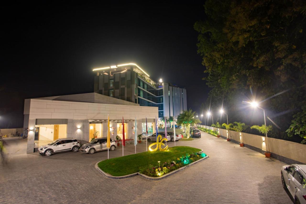 Hotel Siraichuli 치트완 외부 사진