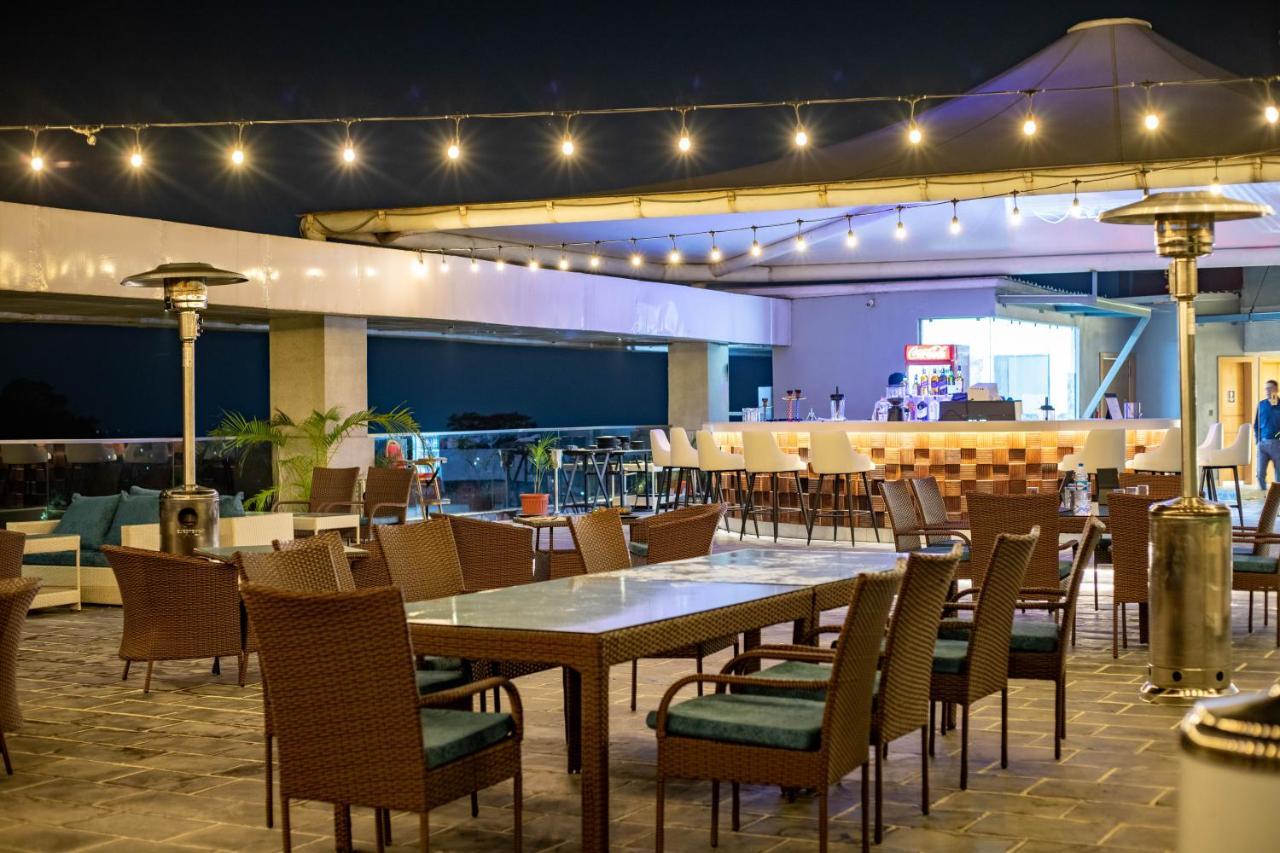 Hotel Siraichuli 치트완 외부 사진