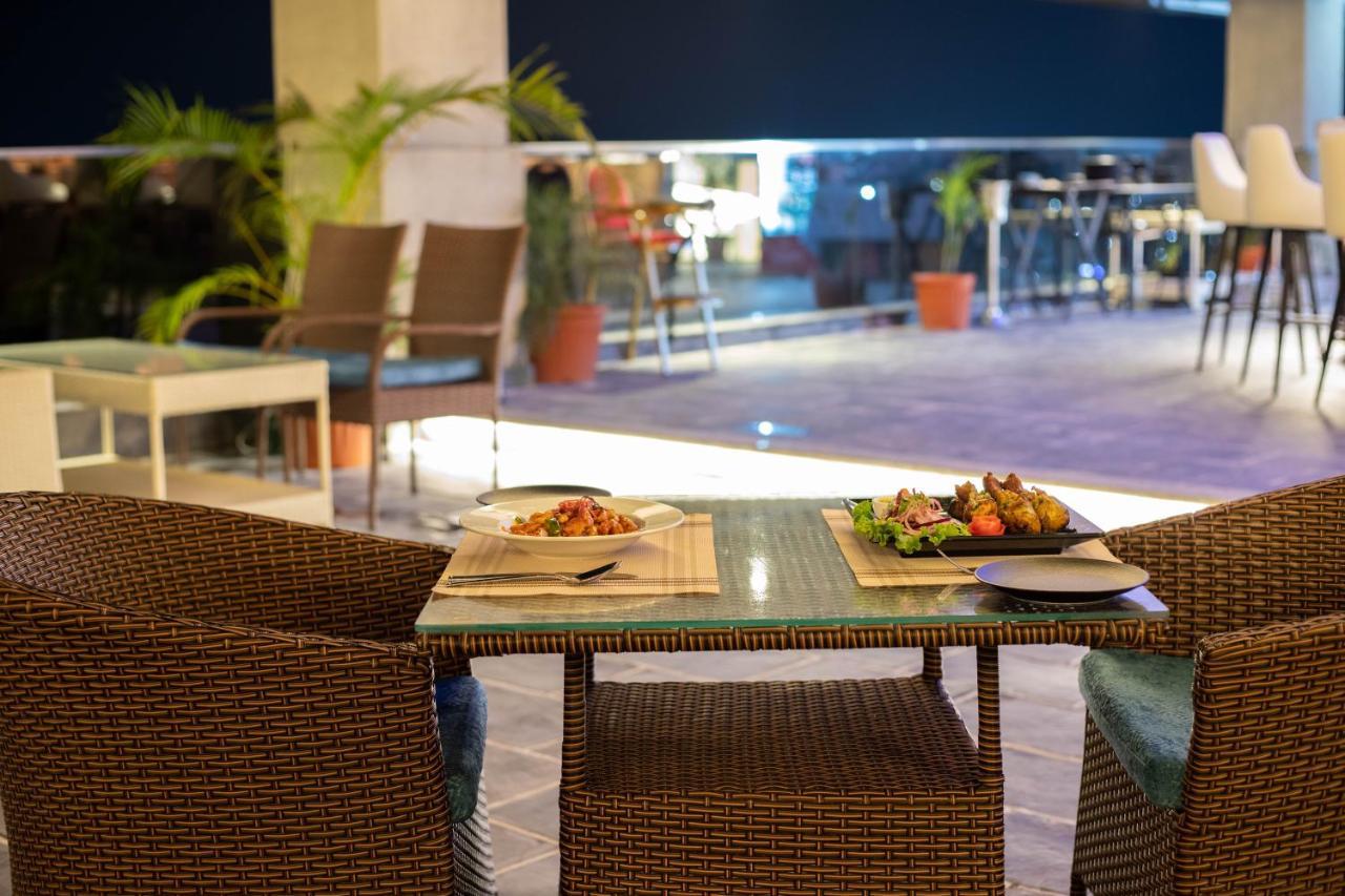 Hotel Siraichuli 치트완 외부 사진