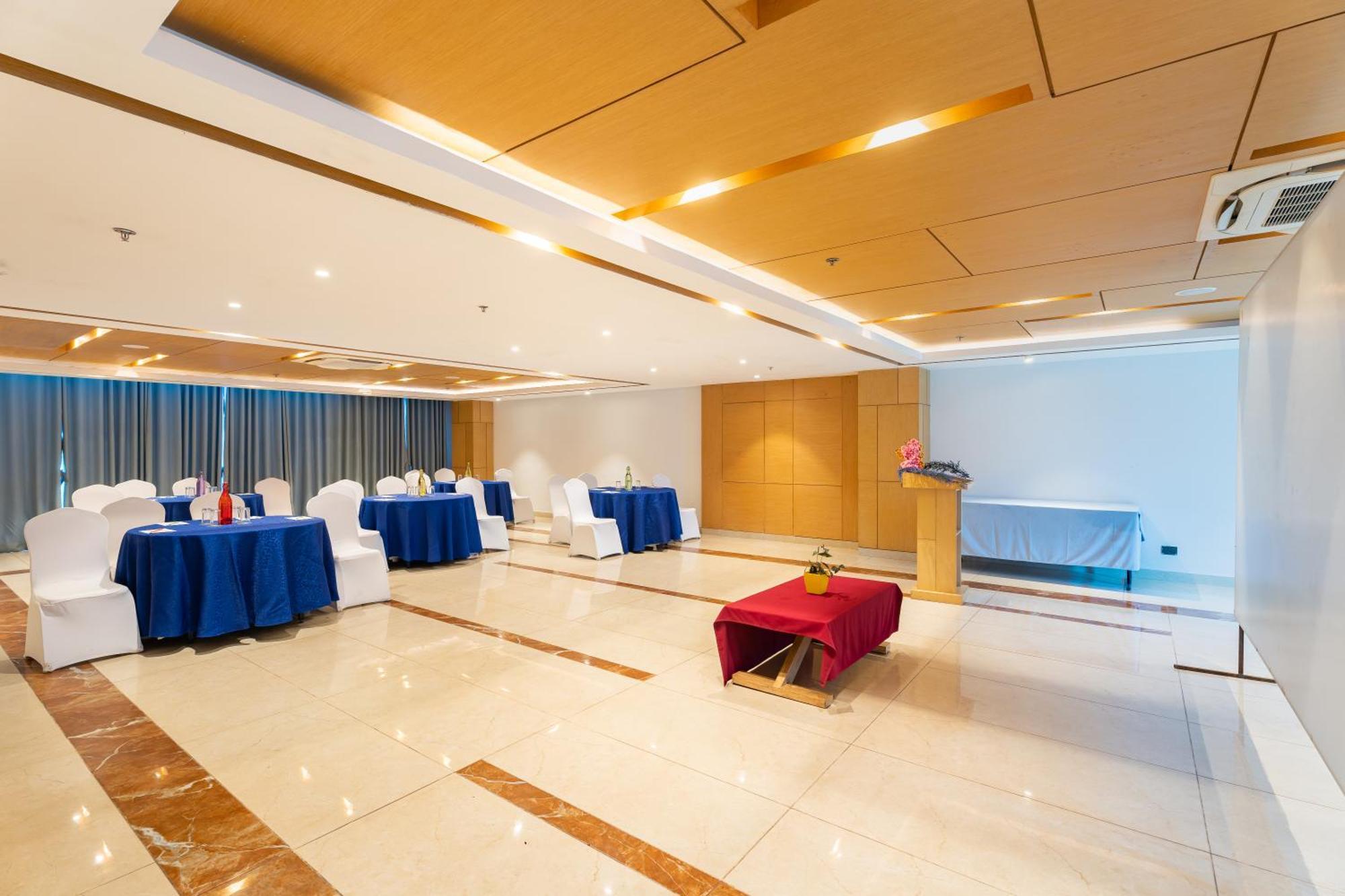 Hotel Siraichuli 치트완 외부 사진