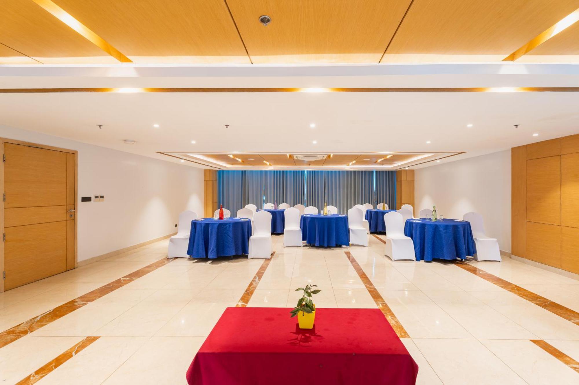 Hotel Siraichuli 치트완 외부 사진
